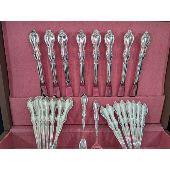 ANTIQUE/VINTAGE WM. ROGERS JULIETTE SILVERPLATE  1953 SVC 8, 50 PIECES! - Picture 3 of 15